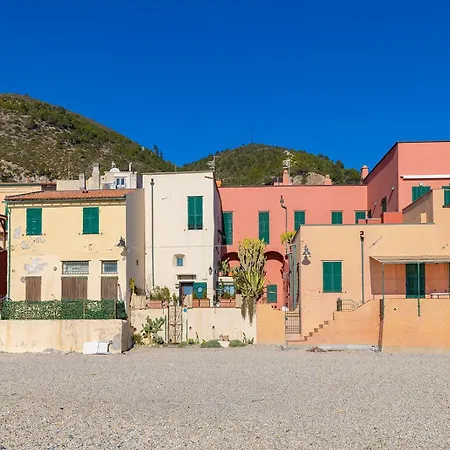 The Beach Zero - 40 Mt From The Sea - Dolcevita Italian Lifestyle - Saracen Village Varigotti